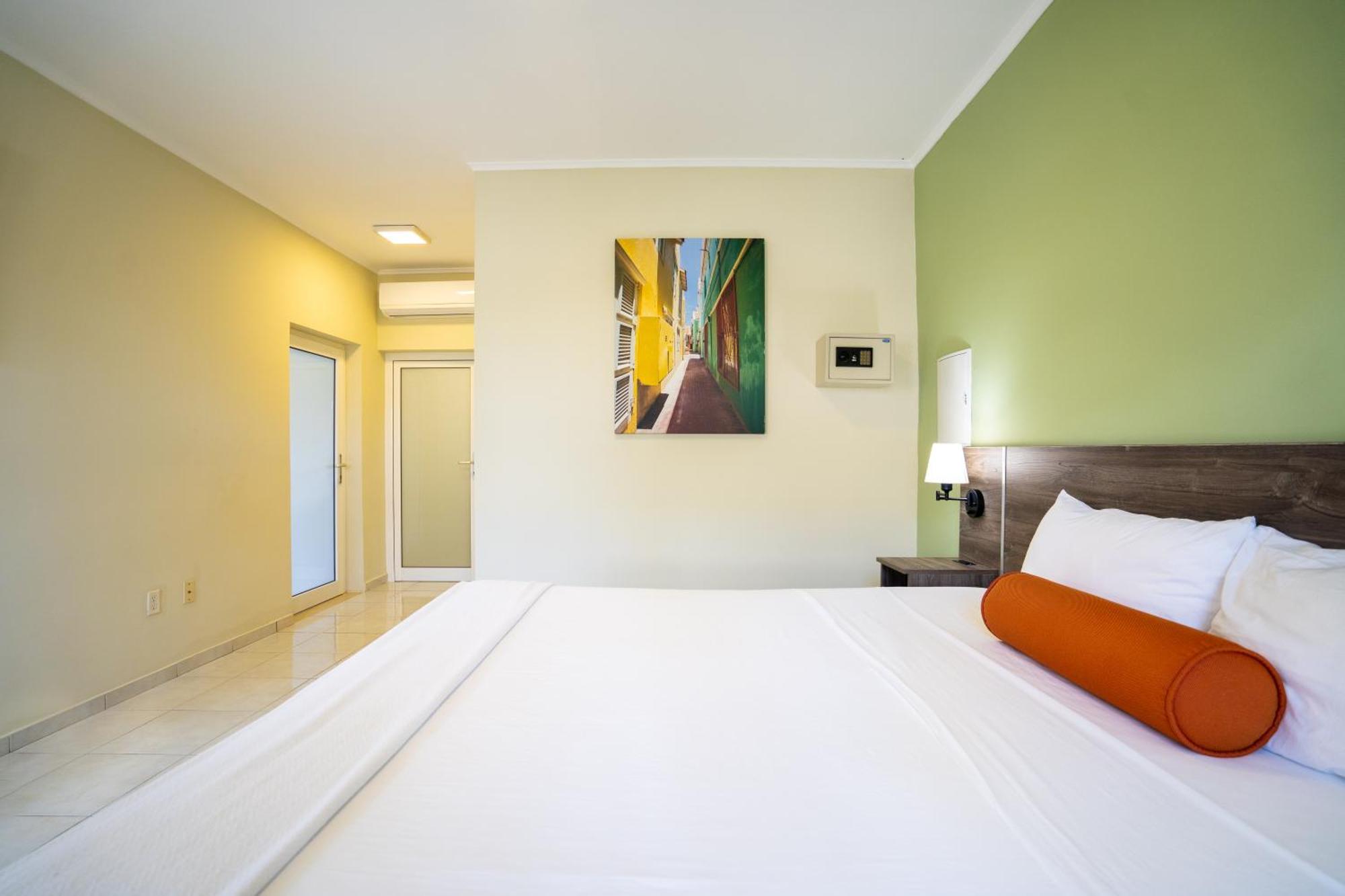 Delynne Boutique Hotel Willemstad Exterior photo
